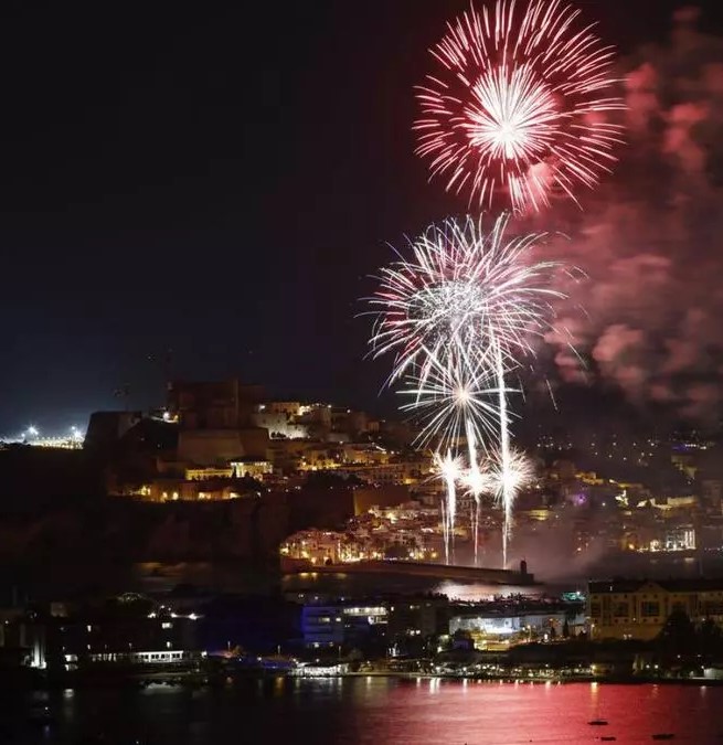 El gran castillo de fuegos artificiales del año pasado por Sant Ciriac / J.A. RIERA Fuente. Diario de Ibiza